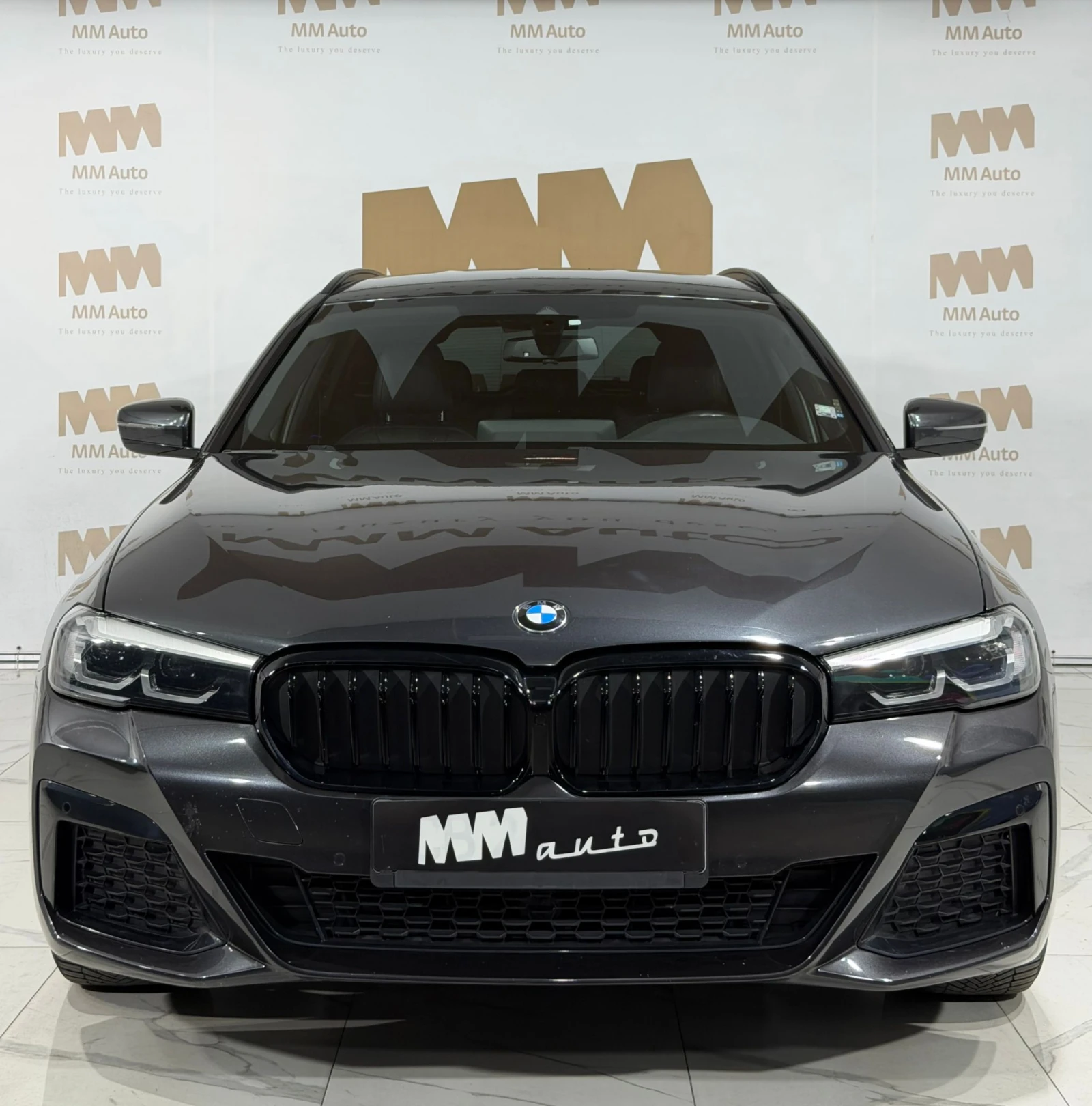 BMW 520 d Touring* M-Sport* Shadow Line* Ambient, снимка 4 - Автомобили и джипове - 55958527