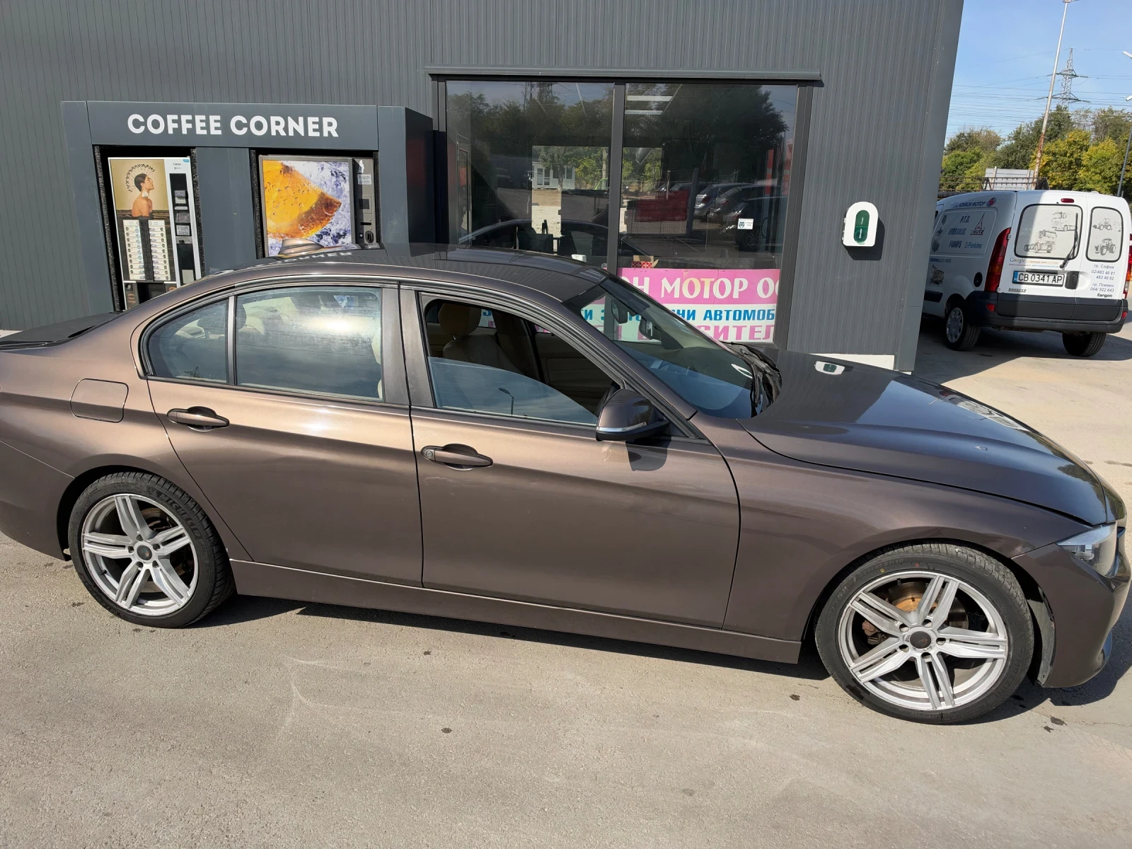 BMW 320 2.0, снимка 2 - Автомобили и джипове - 56339190