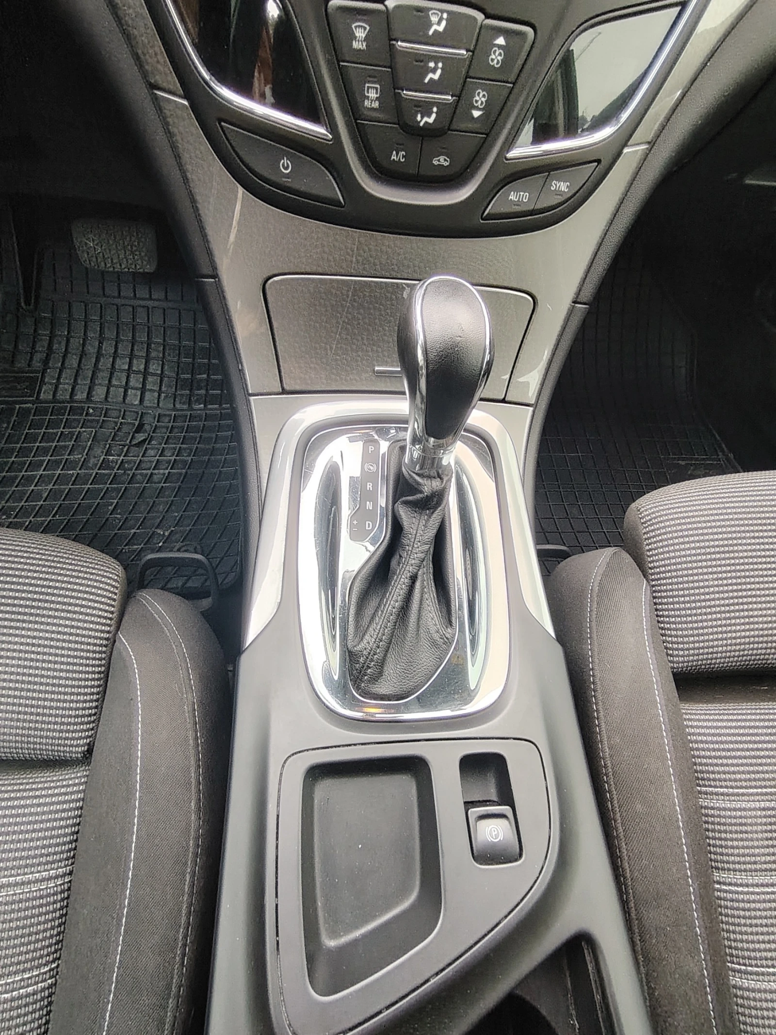 Opel Insignia 1.6 CDTI, снимка 5 - Автомобили и джипове - 56725435