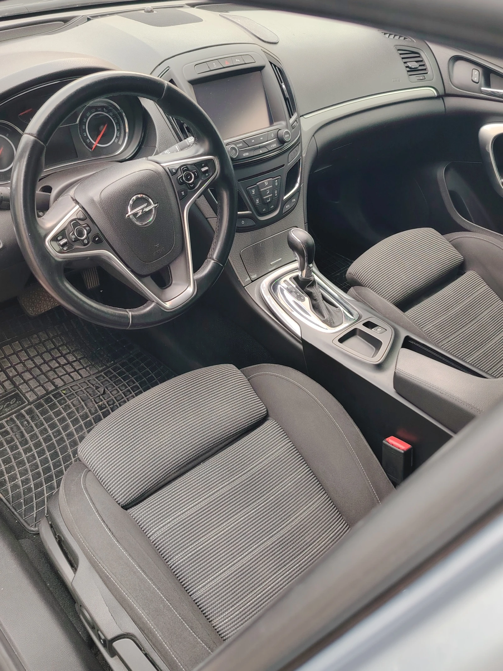Opel Insignia 1.6 CDTI, снимка 7 - Автомобили и джипове - 56725435