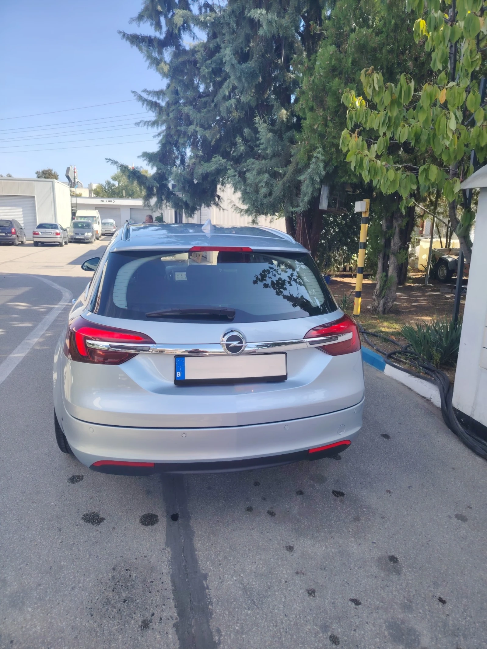 Opel Insignia 1.6 CDTI, снимка 2 - Автомобили и джипове - 56725435