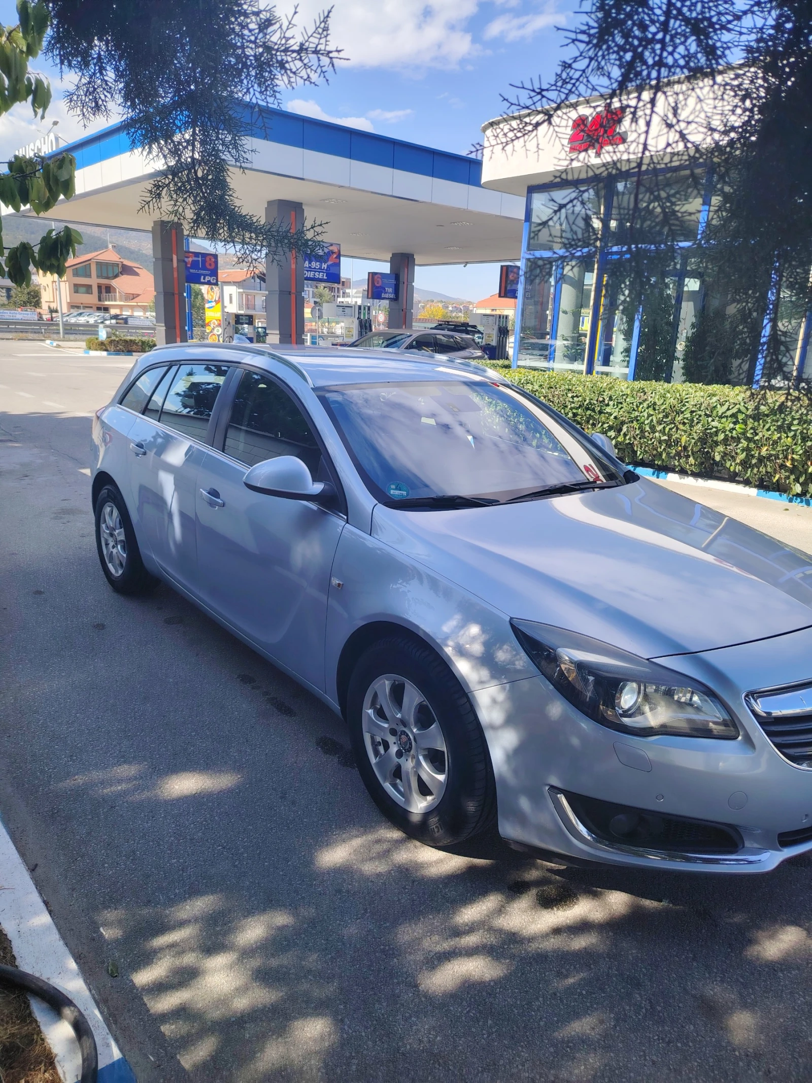 Opel Insignia 1.6 CDTI, снимка 4 - Автомобили и джипове - 56725435