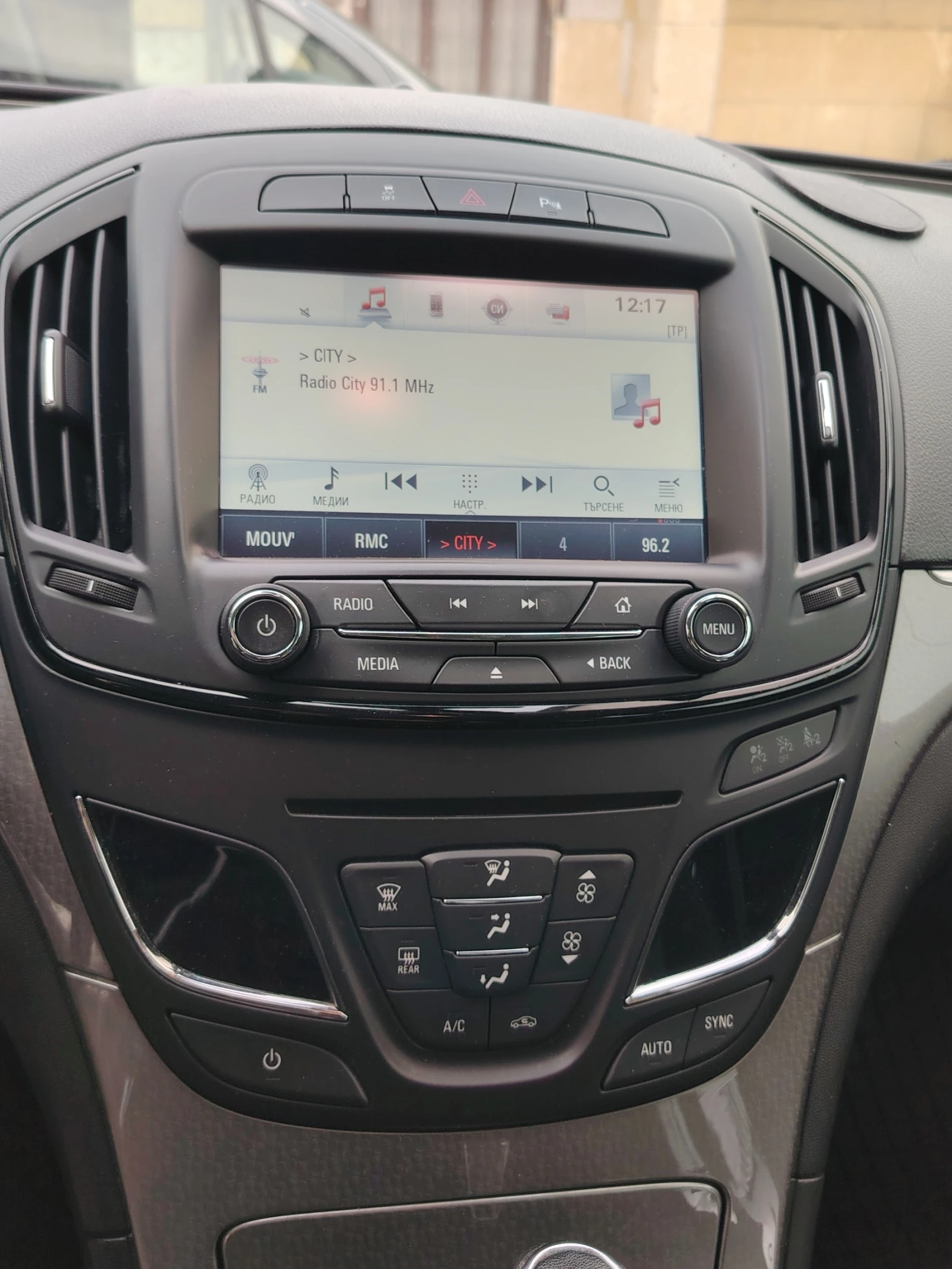 Opel Insignia 1.6 CDTI, снимка 11 - Автомобили и джипове - 56725435