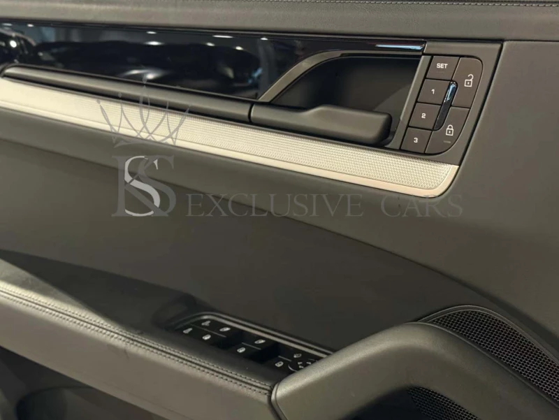 Porsche Cayenne S* SPORT-DESIGN* CHRONO* MATRIX* PANO* HUD* BOSE* , снимка 7 - Автомобили и джипове - 52133498