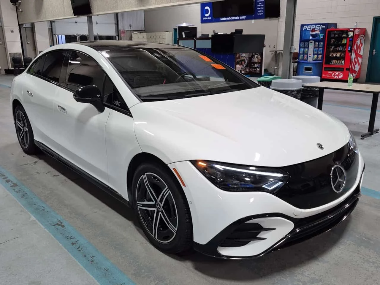 Mercedes-Benz EQE 500| HUD| 360| PANORAMA| AMBIENT| CARFAX, снимка 2 - Автомобили и джипове - 54005058