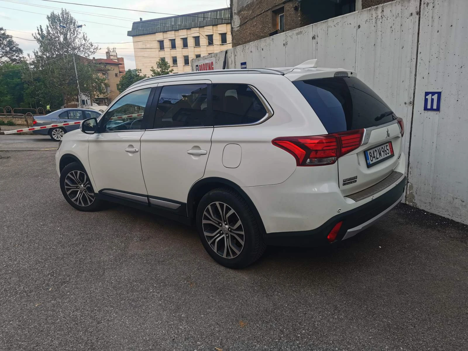 Mitsubishi Outlander 2.0 150 к.с. 4х4, газ, автомат, снимка 5 - Автомобили и джипове - 54583691