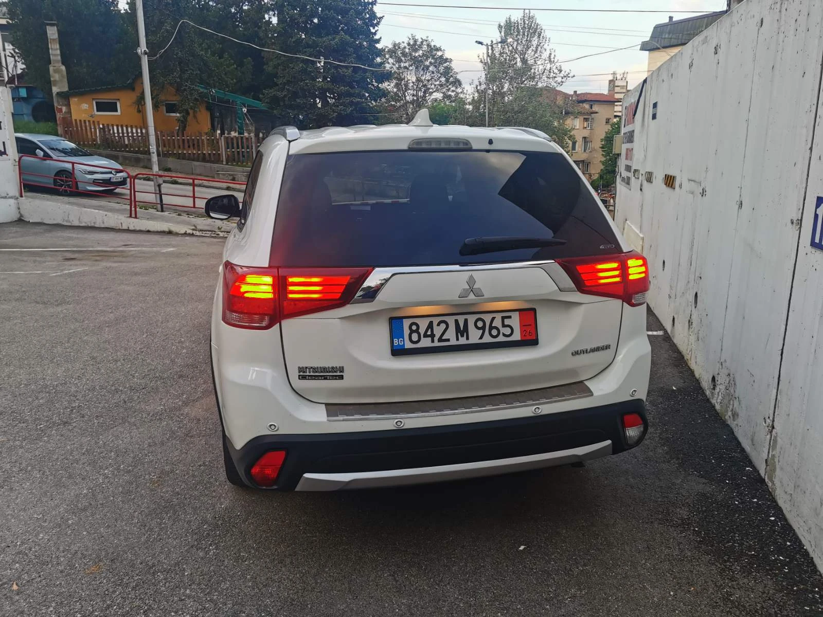 Mitsubishi Outlander 2.0 150 к.с. 4х4, газ, автомат, снимка 6 - Автомобили и джипове - 54583691