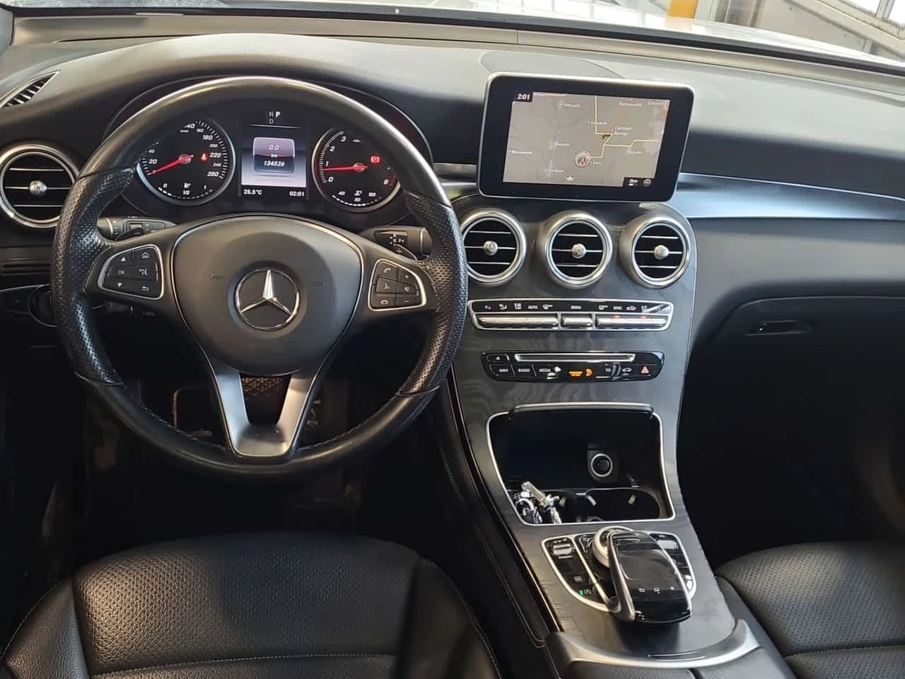 Mercedes-Benz GLC 300  * CARFAX * ОПЦИЯ ЗА ФИНАНСИРАНЕ, снимка 10 - Автомобили и джипове - 55365806