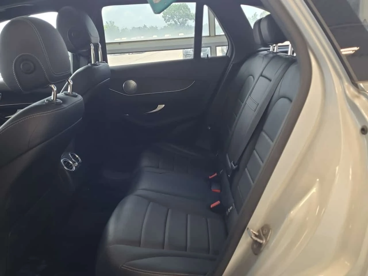 Mercedes-Benz GLC 300  * CARFAX * ОПЦИЯ ЗА ФИНАНСИРАНЕ, снимка 12 - Автомобили и джипове - 55365806