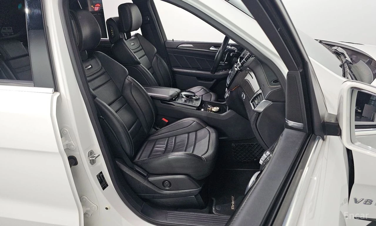 Mercedes-Benz GLE 63 AMG HARMON* KARDON* ОБДУХВАНЕ* ДИСТРОНИК* 360КАМЕРА* , снимка 13 - Автомобили и джипове - 55486546