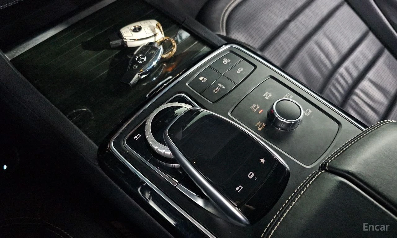 Mercedes-Benz GLE 63 AMG HARMON* KARDON* ОБДУХВАНЕ* ДИСТРОНИК* 360КАМЕРА* , снимка 10 - Автомобили и джипове - 55486546