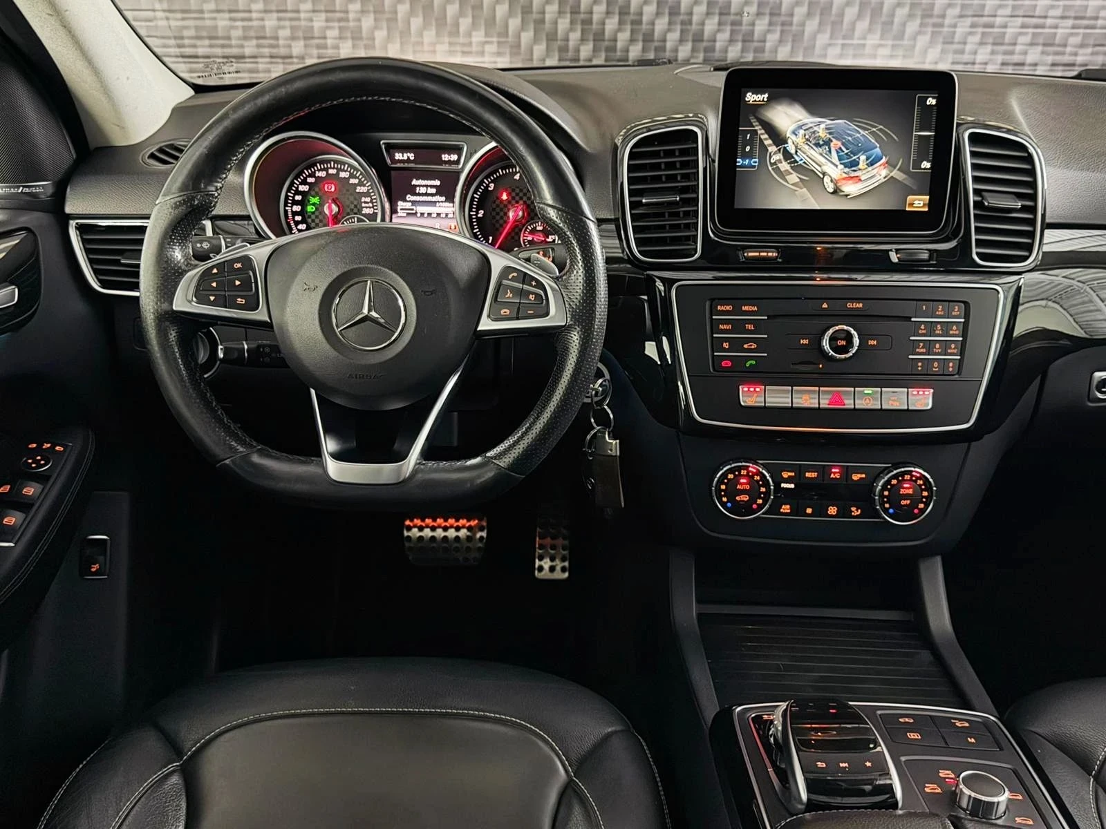 Mercedes-Benz GLE 350 Mercedes-Benz GLE 350d 4MATIC AMG Line / PANORAMA , снимка 9 - Автомобили и джипове - 55833814