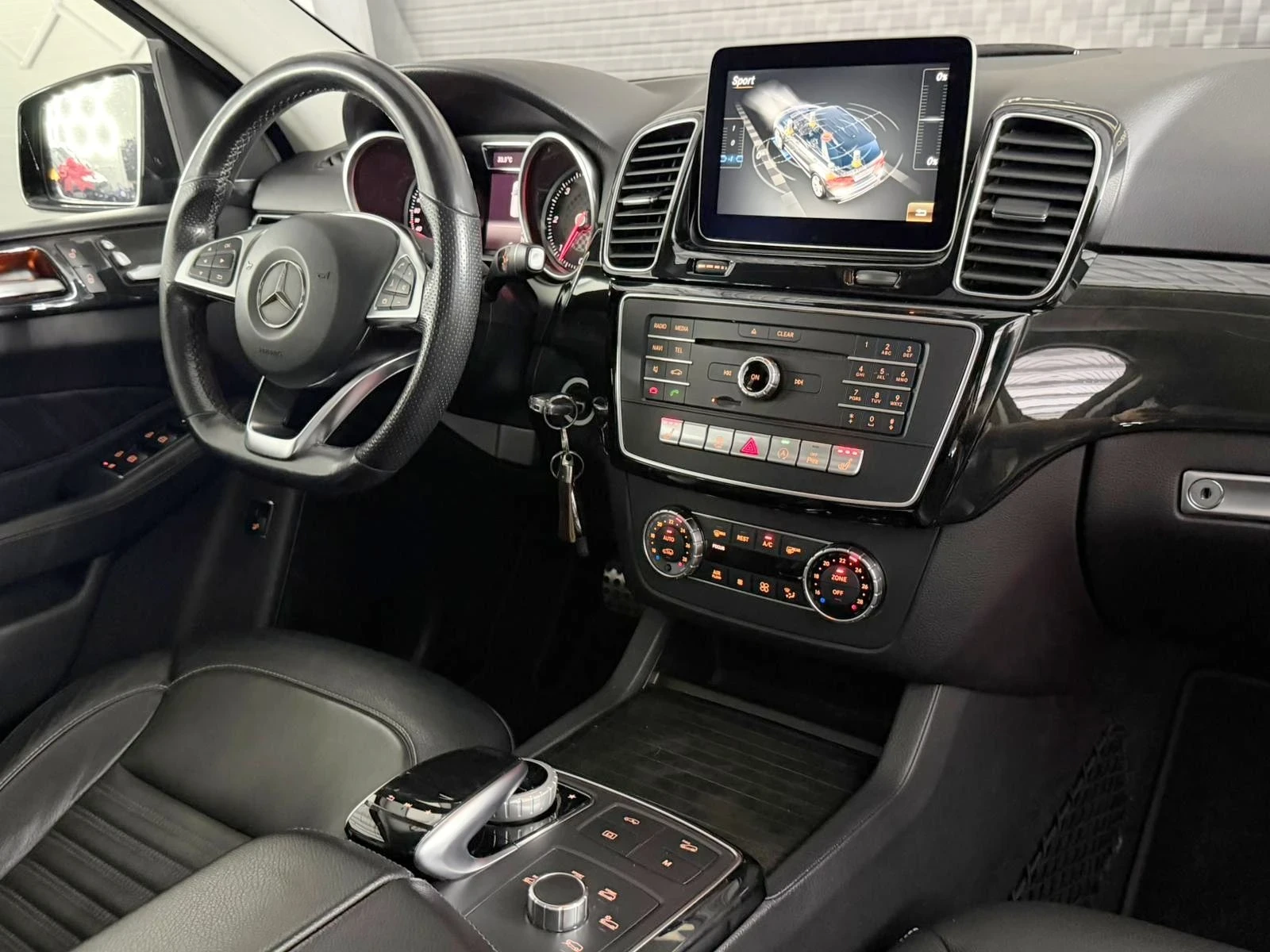 Mercedes-Benz GLE 350 Mercedes-Benz GLE 350d 4MATIC AMG Line / PANORAMA , снимка 10 - Автомобили и джипове - 55833814