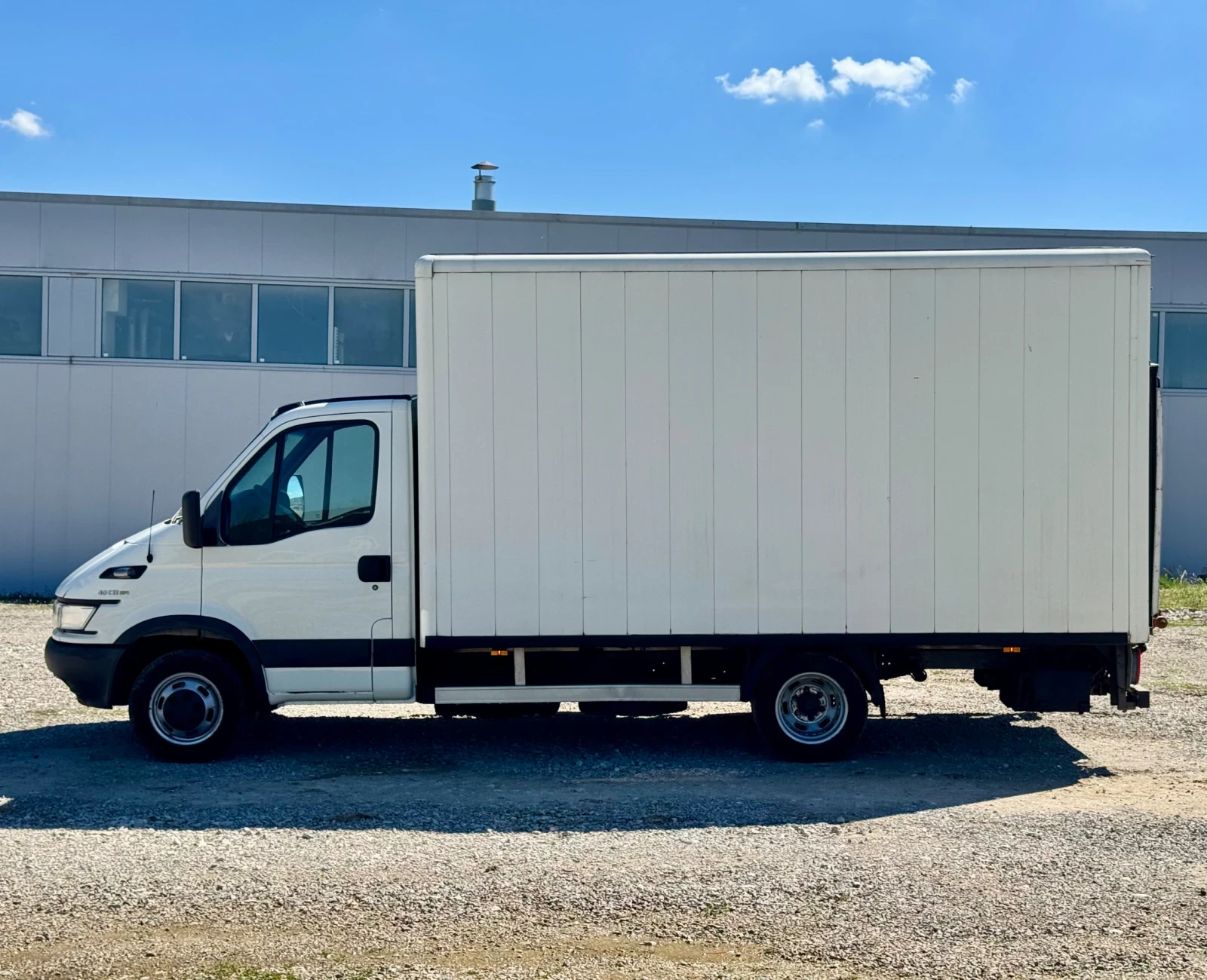 Iveco Daily ПАДАЩ БОРД* СТРАНИЧНА ВРАТА* СЕРВИЗНА ИСТОРИЯ, снимка 4 - Бусове и автобуси - 55808609