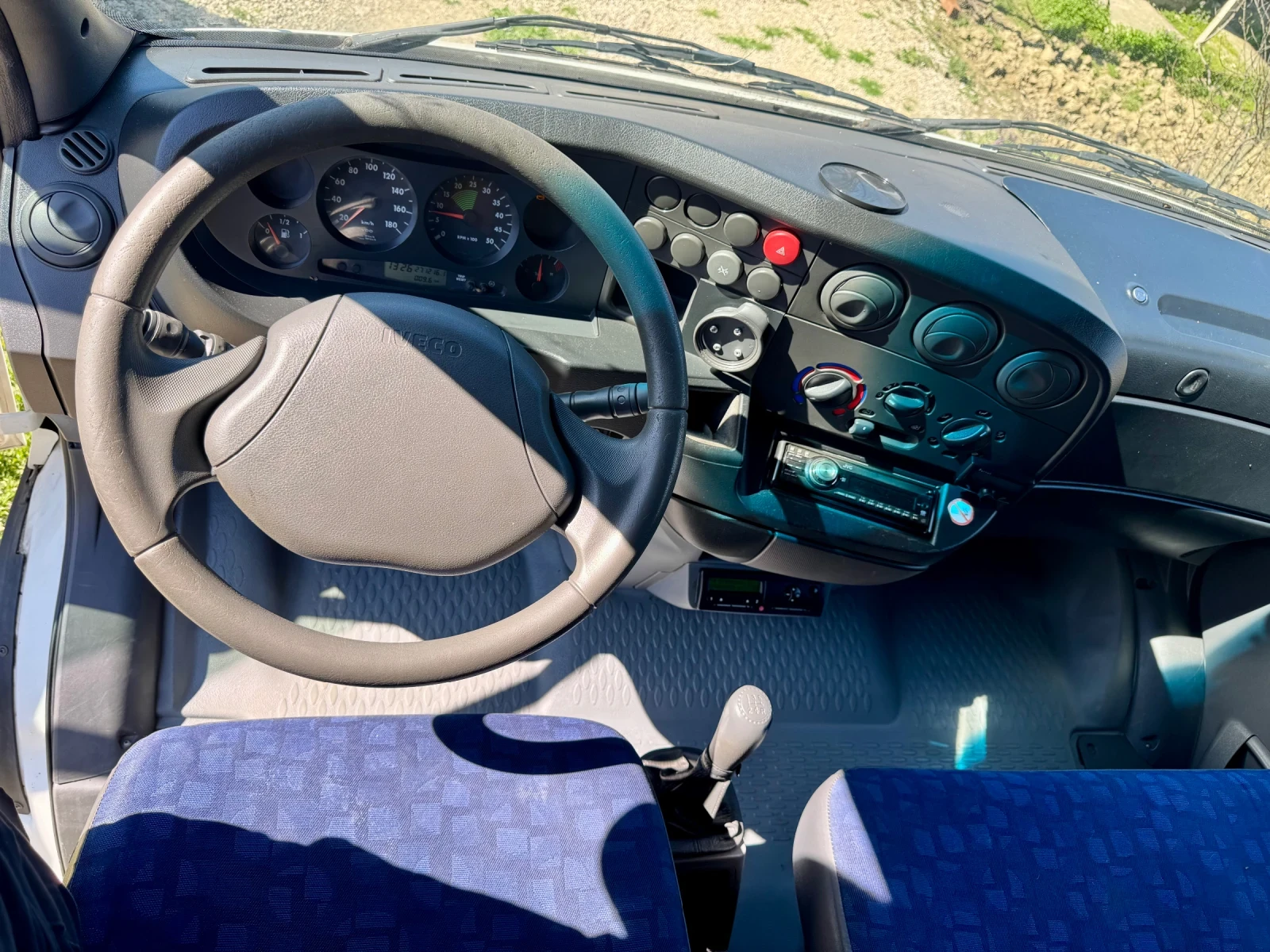Iveco Daily ПАДАЩ БОРД* СТРАНИЧНА ВРАТА* СЕРВИЗНА ИСТОРИЯ, снимка 12 - Бусове и автобуси - 55808609
