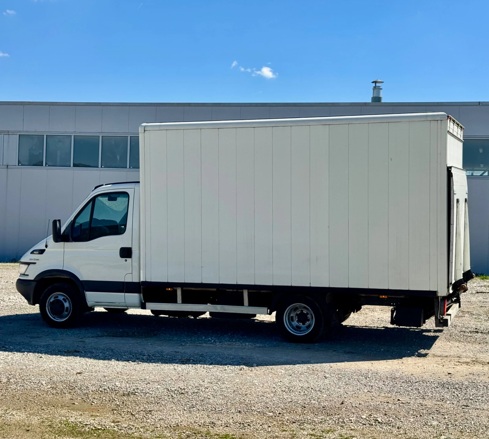 Iveco Daily ПАДАЩ БОРД* СТРАНИЧНА ВРАТА* СЕРВИЗНА ИСТОРИЯ, снимка 5 - Бусове и автобуси - 55808609