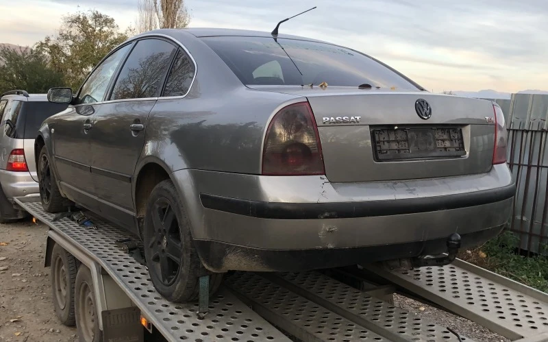 VW Passat 1.9 TDI, снимка 3 - Автомобили и джипове - 38427510