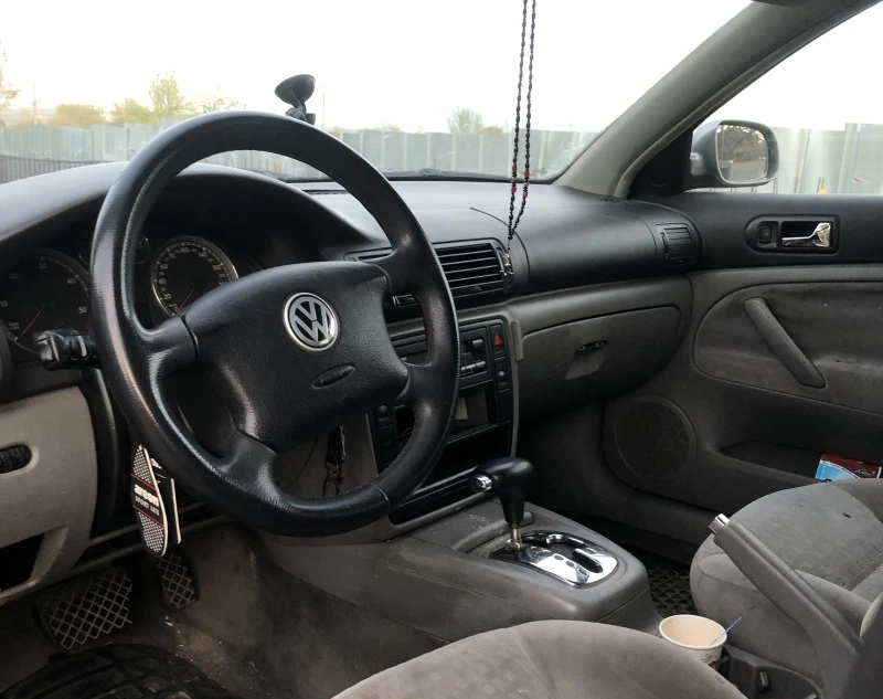 VW Passat 1.9 TDI, снимка 6 - Автомобили и джипове - 38427510