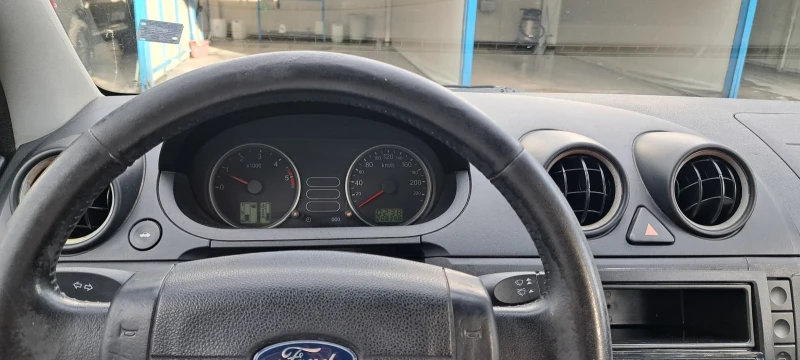 Ford Fiesta 1.4, снимка 7 - Автомобили и джипове - 47524088