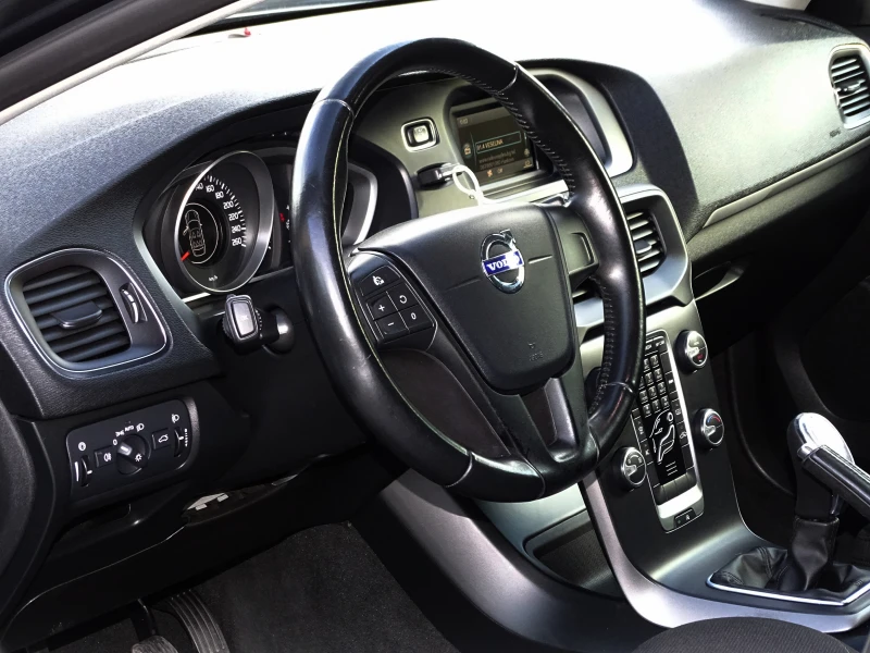 Volvo V40 D2 1.6D EURO 5B, снимка 10 - Автомобили и джипове - 51884478