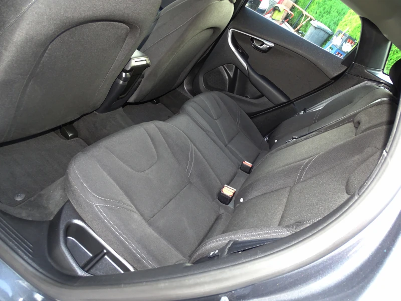 Volvo V40 D2 1.6D EURO 5B, снимка 11 - Автомобили и джипове - 51884478