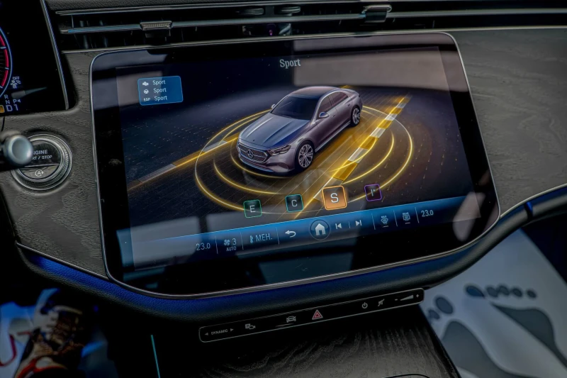 Mercedes-Benz E 220 d/Avantgarde/Virtual/Панорама/MBUX/Pre-Safe/Therma, снимка 14 - Автомобили и джипове - 53273058