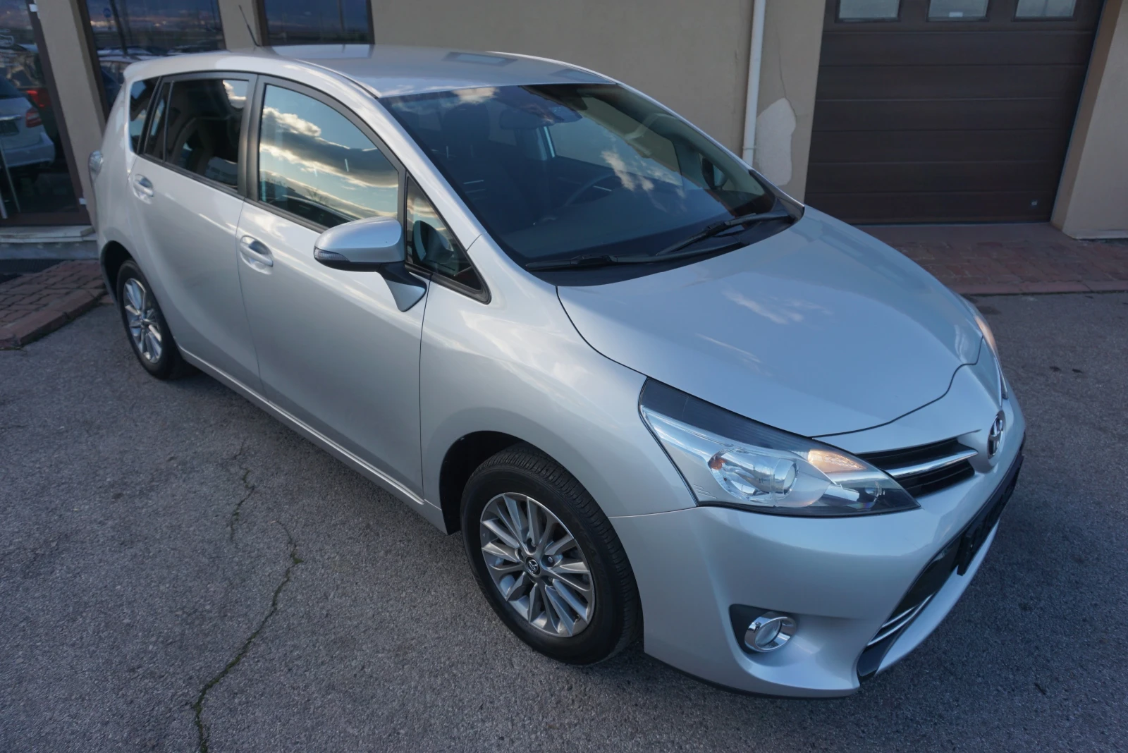 Toyota Verso 1.6i ACTIVE - изображение 2