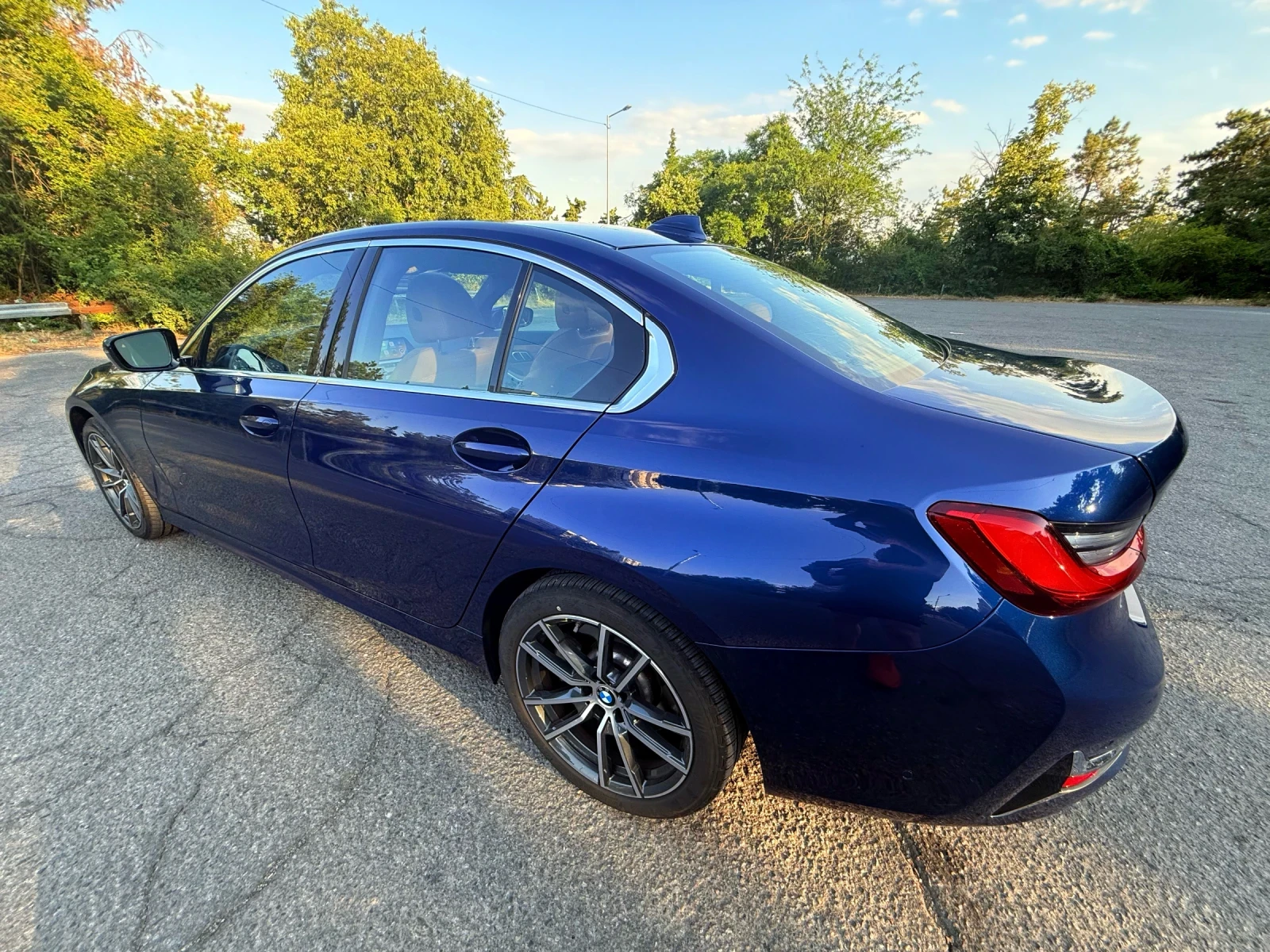 BMW 330 xDrive* HEAD UP* KEYLESS* AMBIENT* FULL LED* КОЖА* - изображение 5