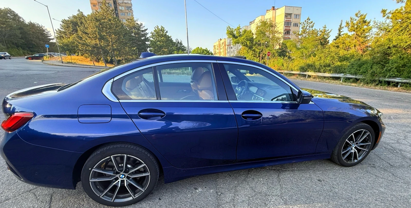 BMW 330 xDrive* HEAD UP* KEYLESS* AMBIENT* FULL LED* КОЖА* - изображение 4