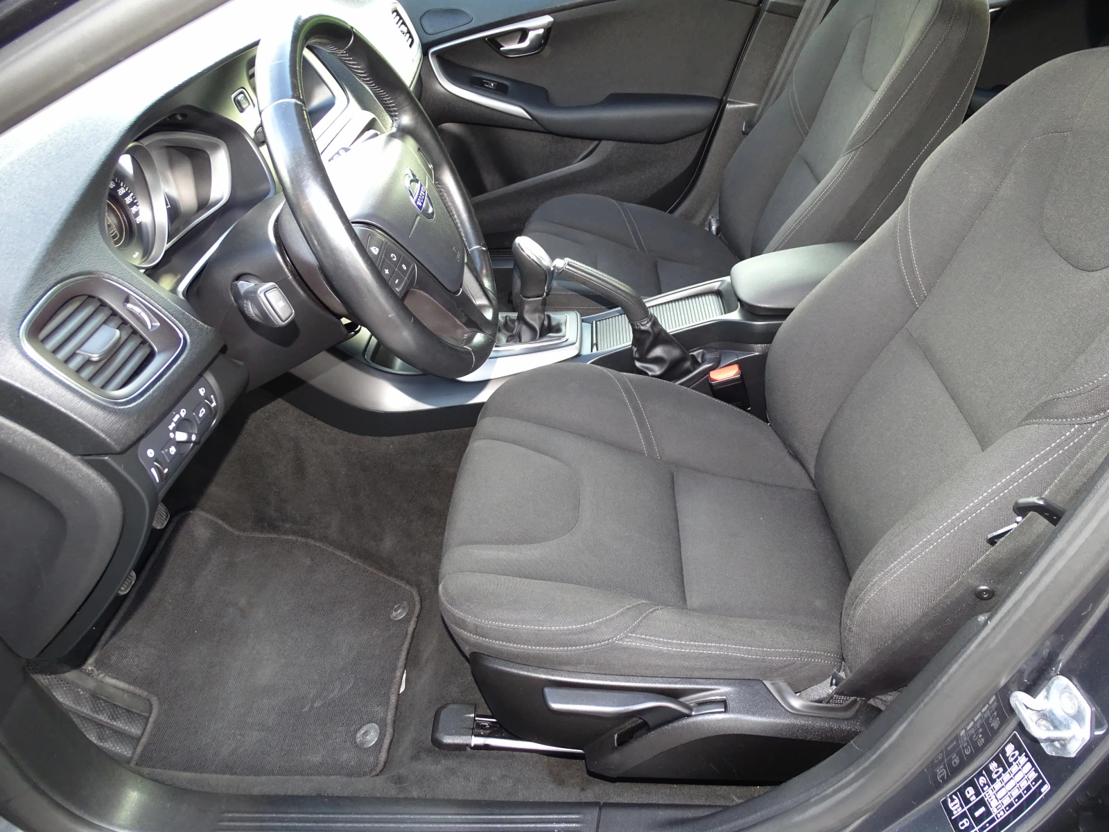 Volvo V40 D2 1.6D EURO 5B - изображение 9