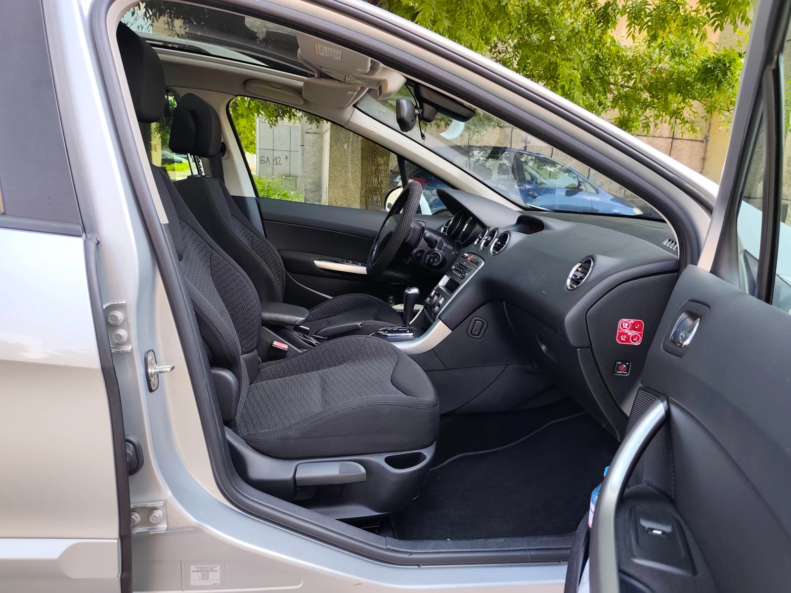 Peugeot 308 1.6 !АВТОМАТИК!!* КЛИМАТРОНИК* !ТОП!!, снимка 11 - Автомобили и джипове - 54934923