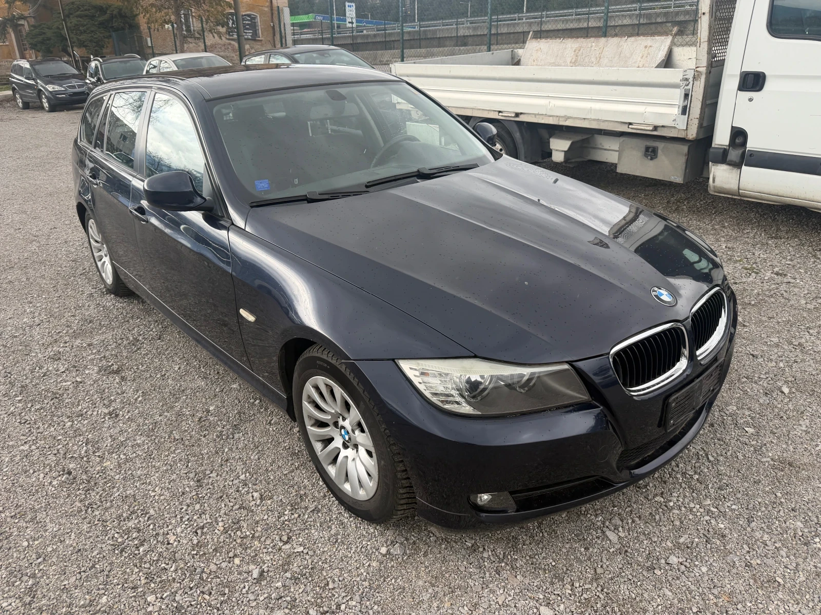 BMW 318 Facelift, снимка 2 - Автомобили и джипове - 54087272
