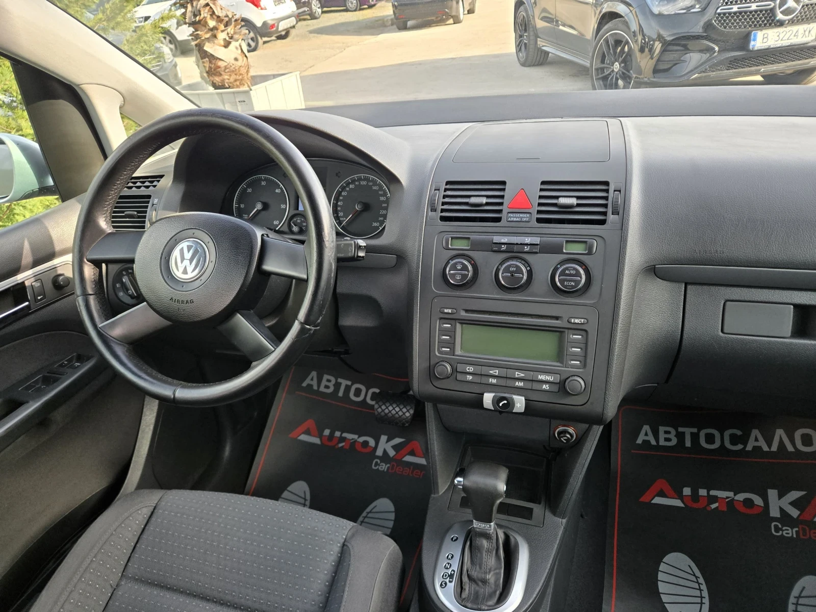 VW Touran 2.0TDI-140кс= АВТОМАТ= 7МЕСТА= АВТОПИЛОТ, снимка 13 - Автомобили и джипове - 54195553