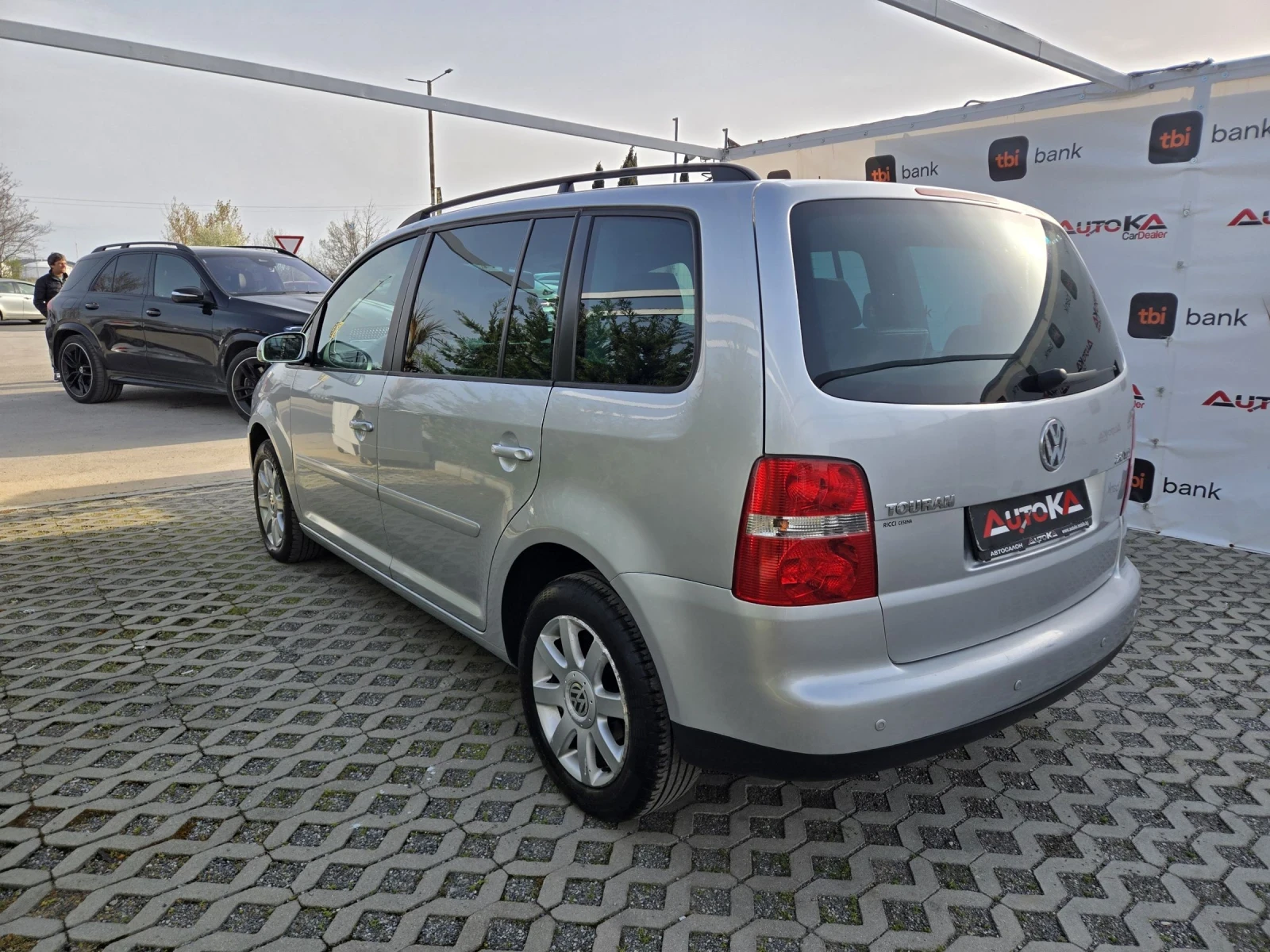 VW Touran 2.0TDI-140кс= АВТОМАТ= 7МЕСТА= АВТОПИЛОТ, снимка 5 - Автомобили и джипове - 54195553