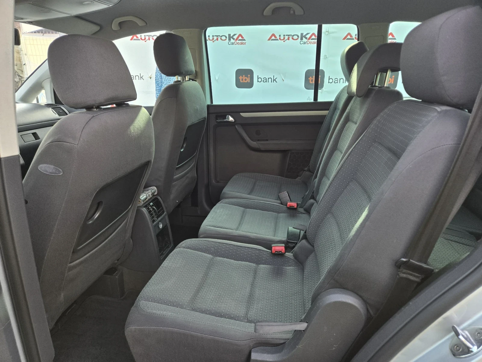 VW Touran 2.0TDI-140кс= АВТОМАТ= 7МЕСТА= АВТОПИЛОТ, снимка 9 - Автомобили и джипове - 54195553