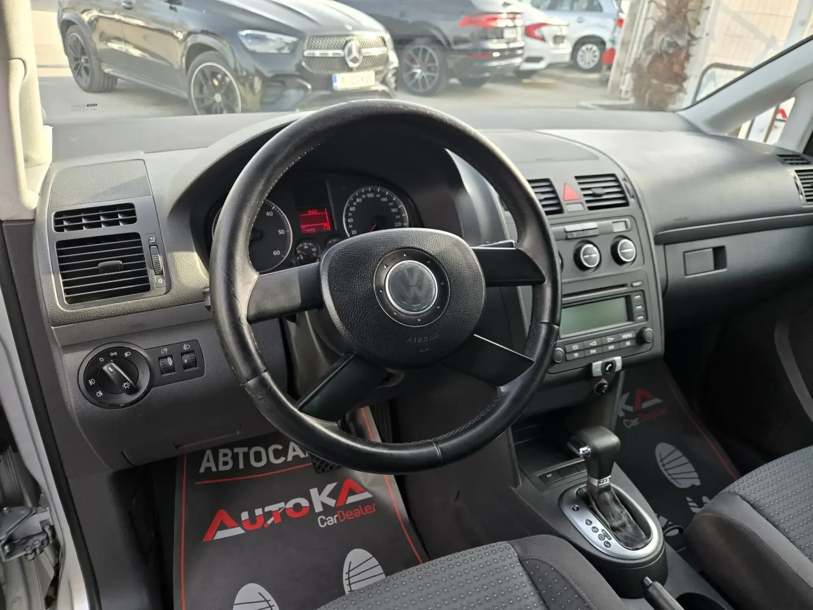VW Touran 2.0TDI-140кс= АВТОМАТ= 7МЕСТА= АВТОПИЛОТ, снимка 8 - Автомобили и джипове - 54195553
