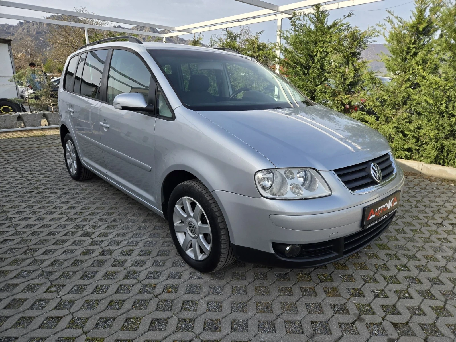 VW Touran 2.0TDI-140кс= АВТОМАТ= 7МЕСТА= АВТОПИЛОТ, снимка 2 - Автомобили и джипове - 54195553