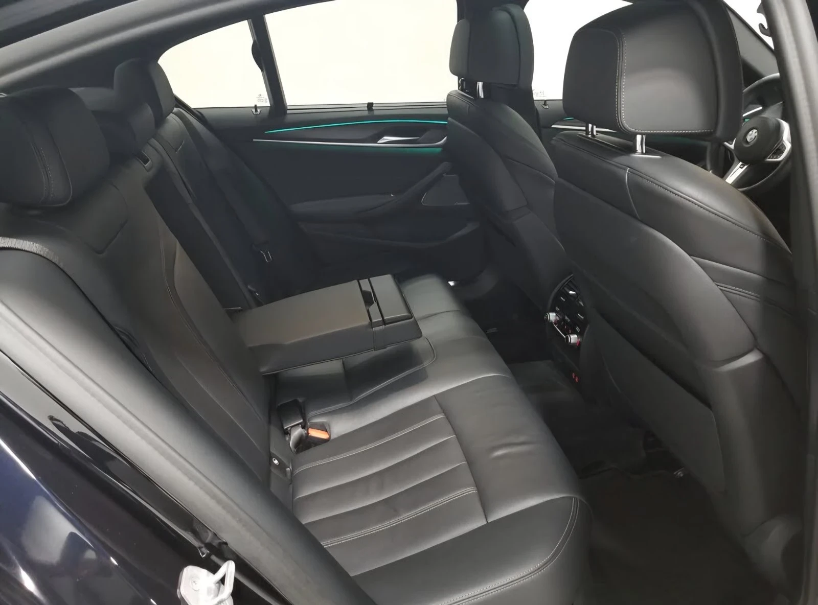 BMW 530 Xi* M-Pack* Обдухване, снимка 11 - Автомобили и джипове - 54231049