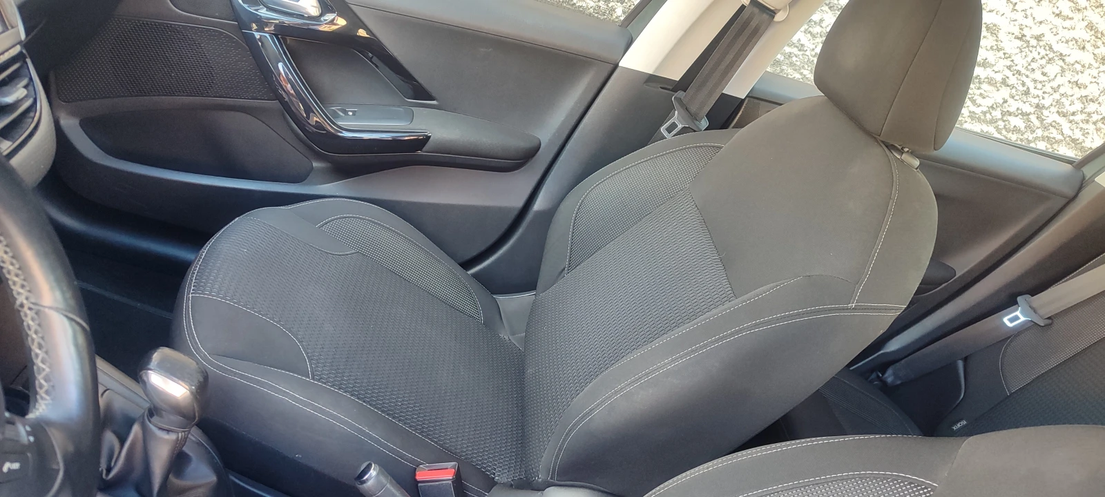 Peugeot 208 1.6 HDI, снимка 10 - Автомобили и джипове - 54431398