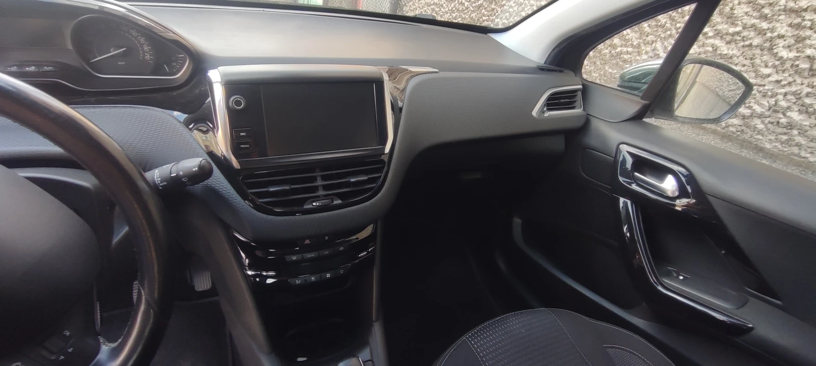 Peugeot 208 1.6 HDI, снимка 9 - Автомобили и джипове - 54431398