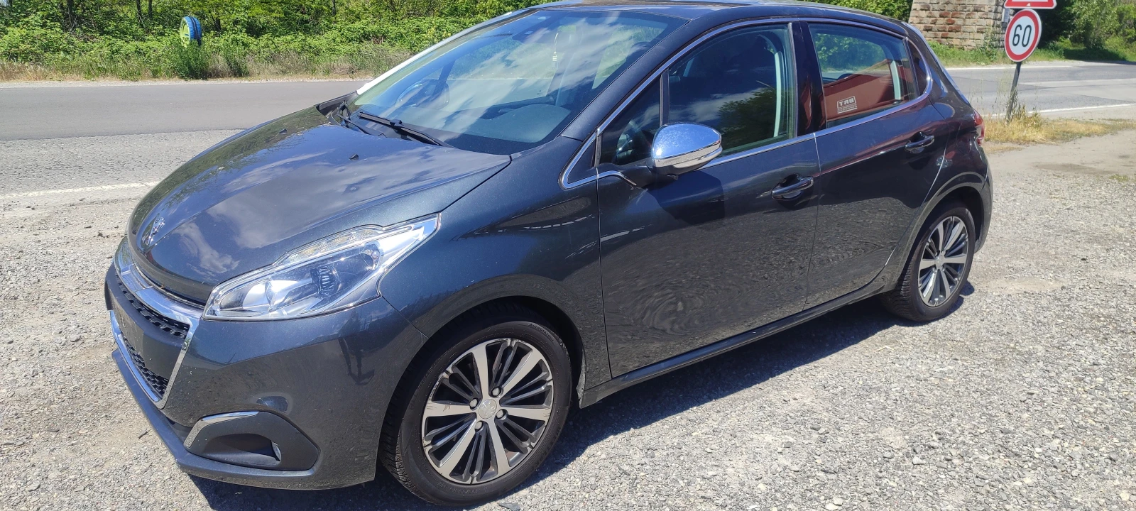 Peugeot 208 1.6 HDI, снимка 3 - Автомобили и джипове - 54431398