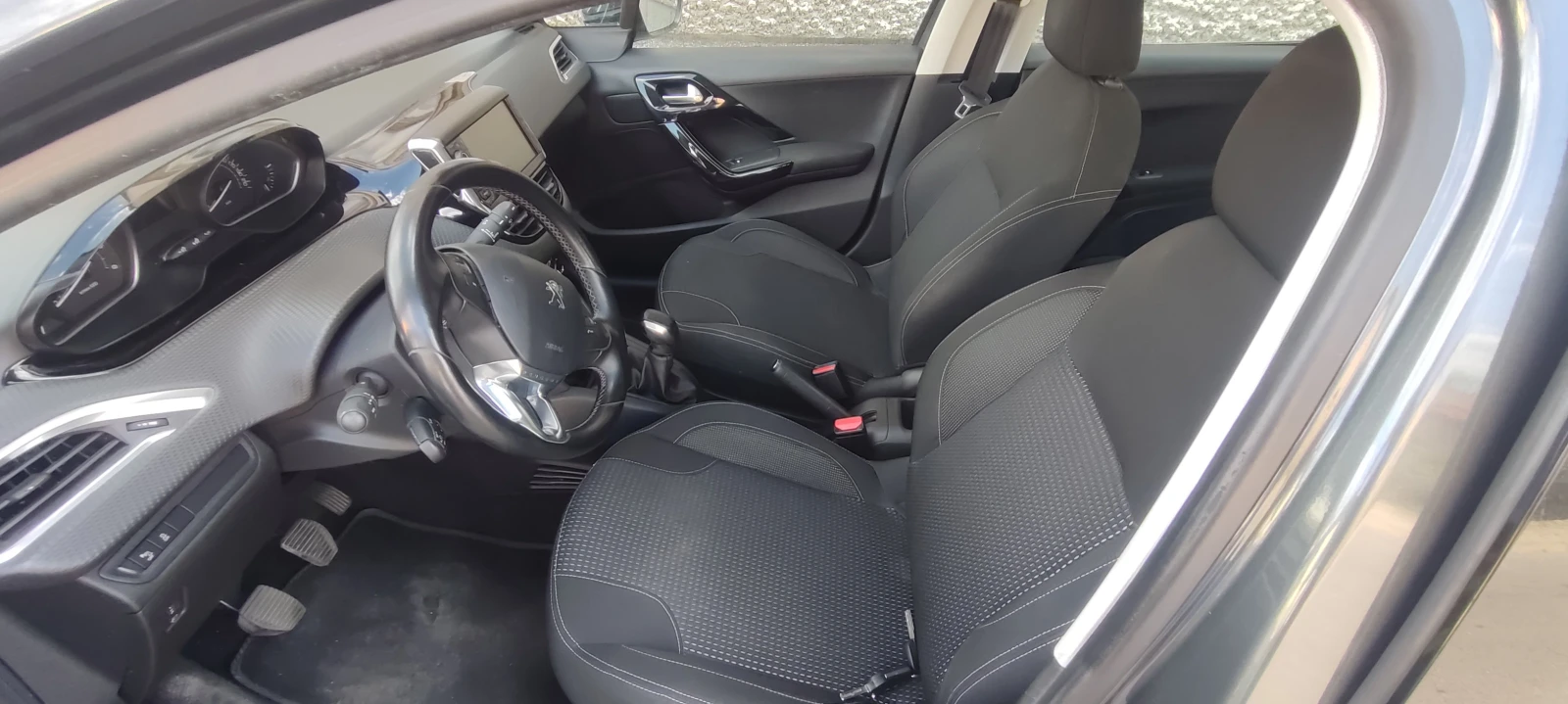 Peugeot 208 1.6 HDI, снимка 7 - Автомобили и джипове - 54431398