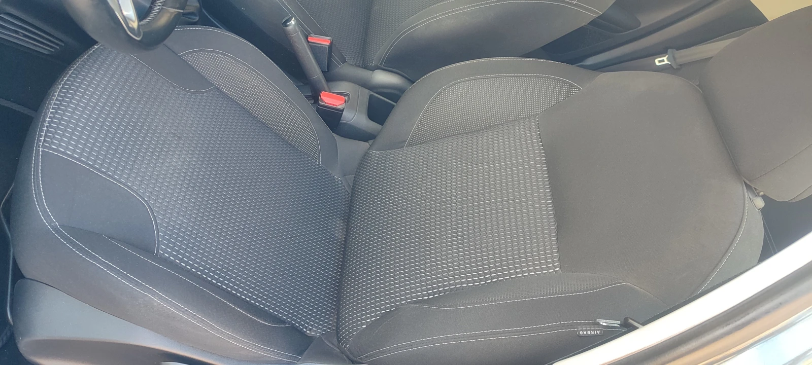 Peugeot 208 1.6 HDI, снимка 11 - Автомобили и джипове - 54431398