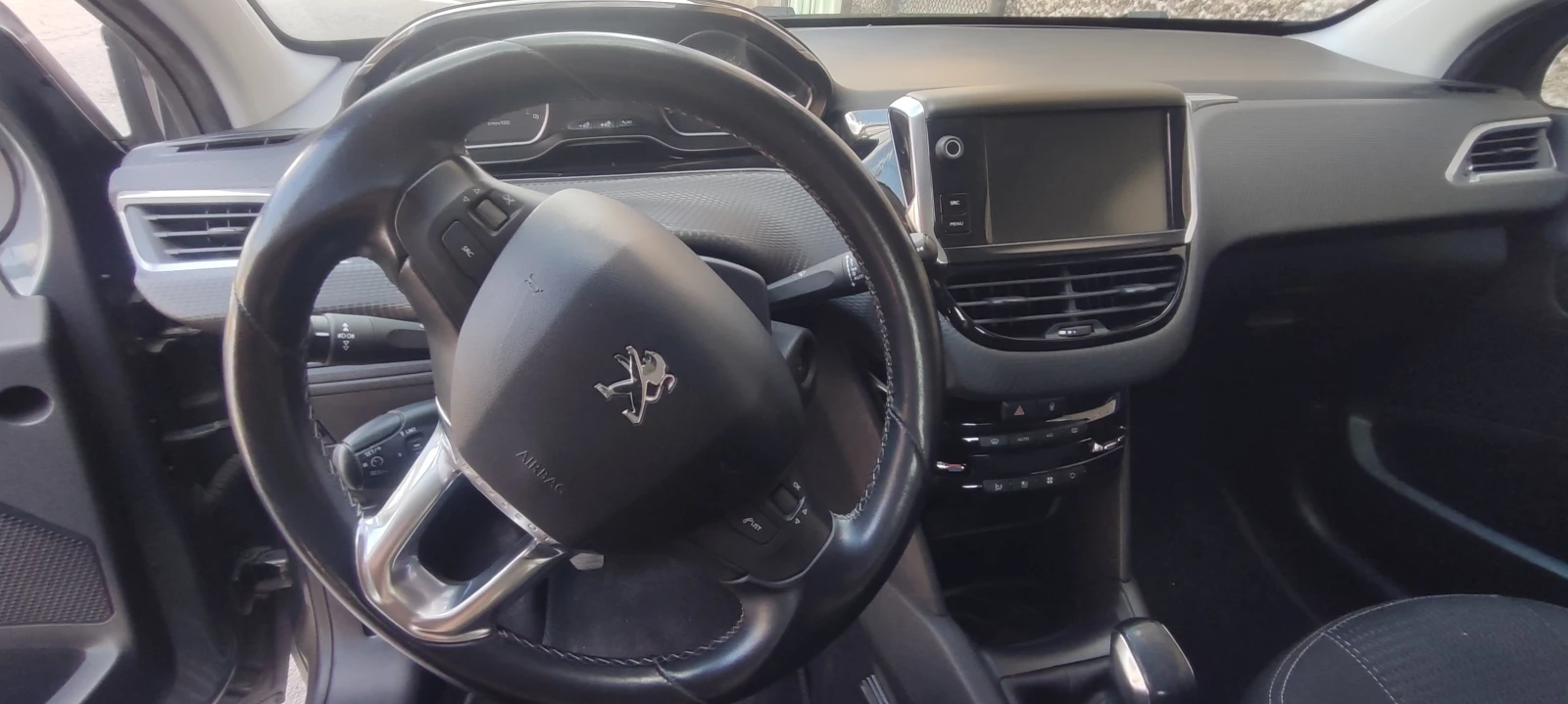 Peugeot 208 1.6 HDI, снимка 8 - Автомобили и джипове - 54431398