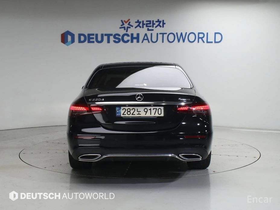 Mercedes-Benz E 220, снимка 4 - Автомобили и джипове - 55298998