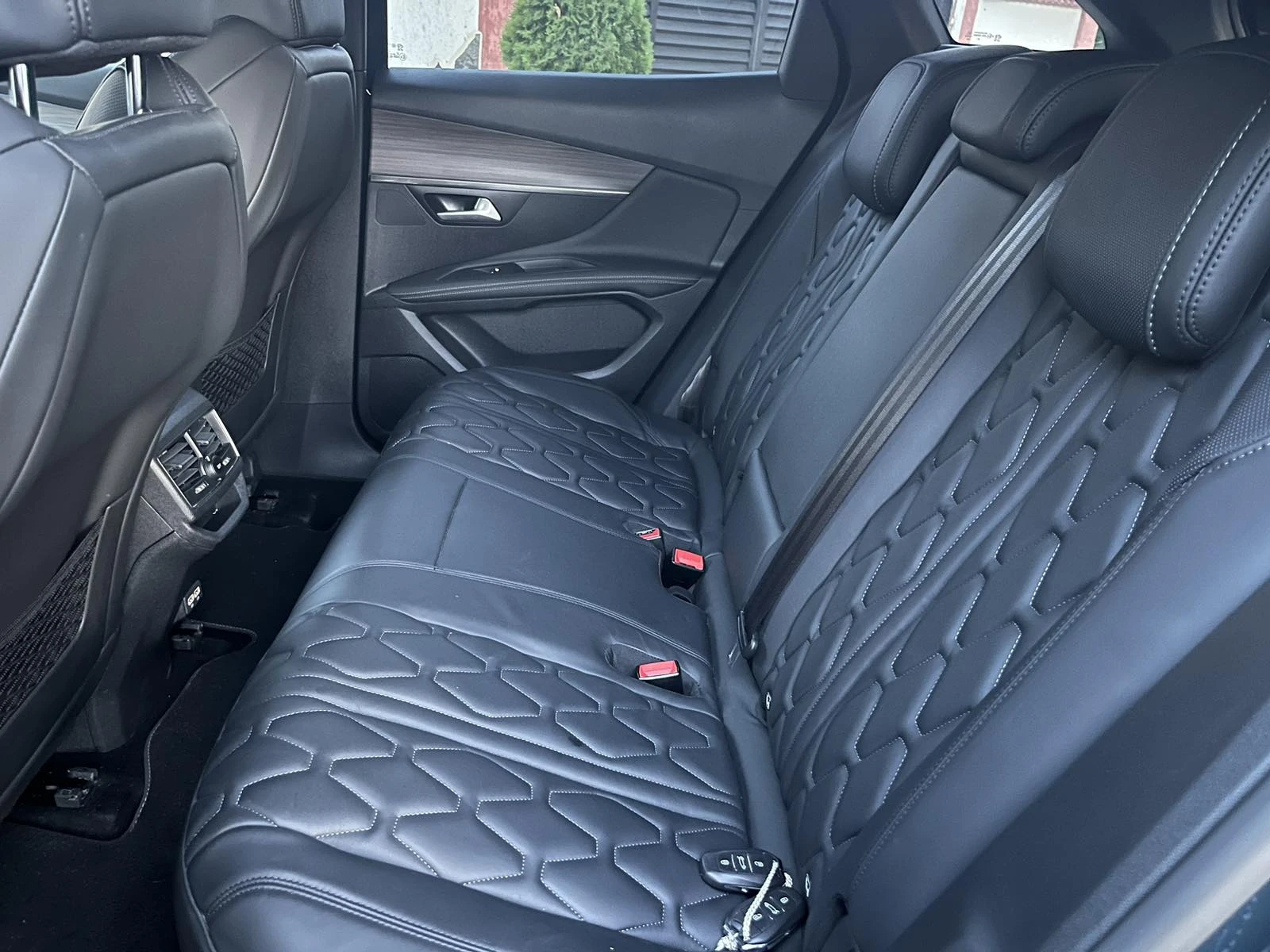 Peugeot 3008 GT LINE 69800 км./ Дистроник/Масаж/Амбиент, снимка 10 - Автомобили и джипове - 56021885