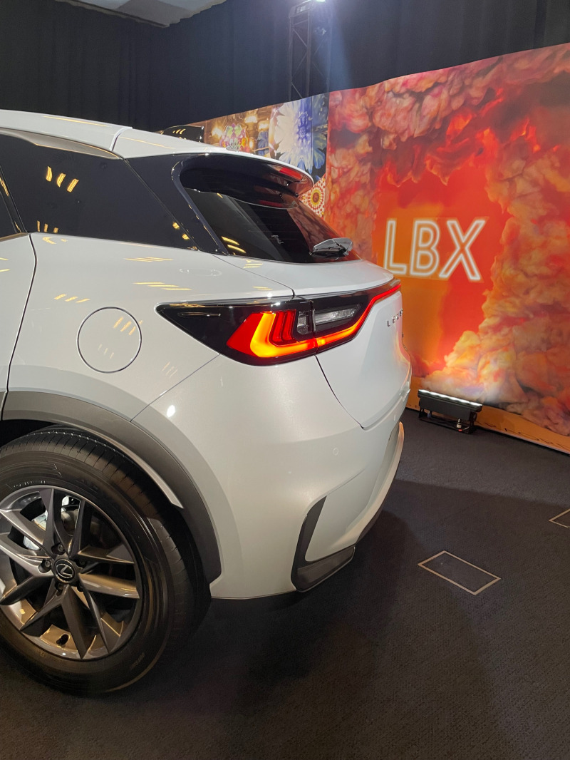 Lexus UX LBX НОВ 10 години гаранция, снимка 10 - Автомобили и джипове - 44942734