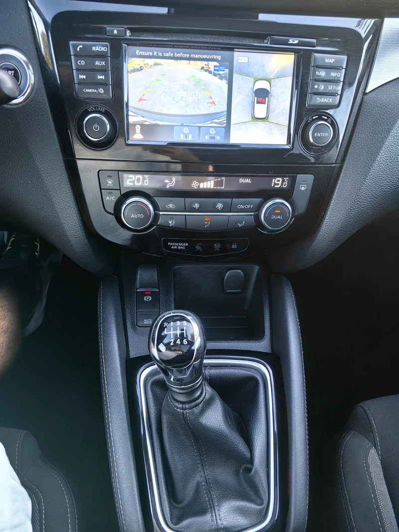 Nissan Qashqai 1.6dci 360 face Tekna , снимка 13 - Автомобили и джипове - 51812669