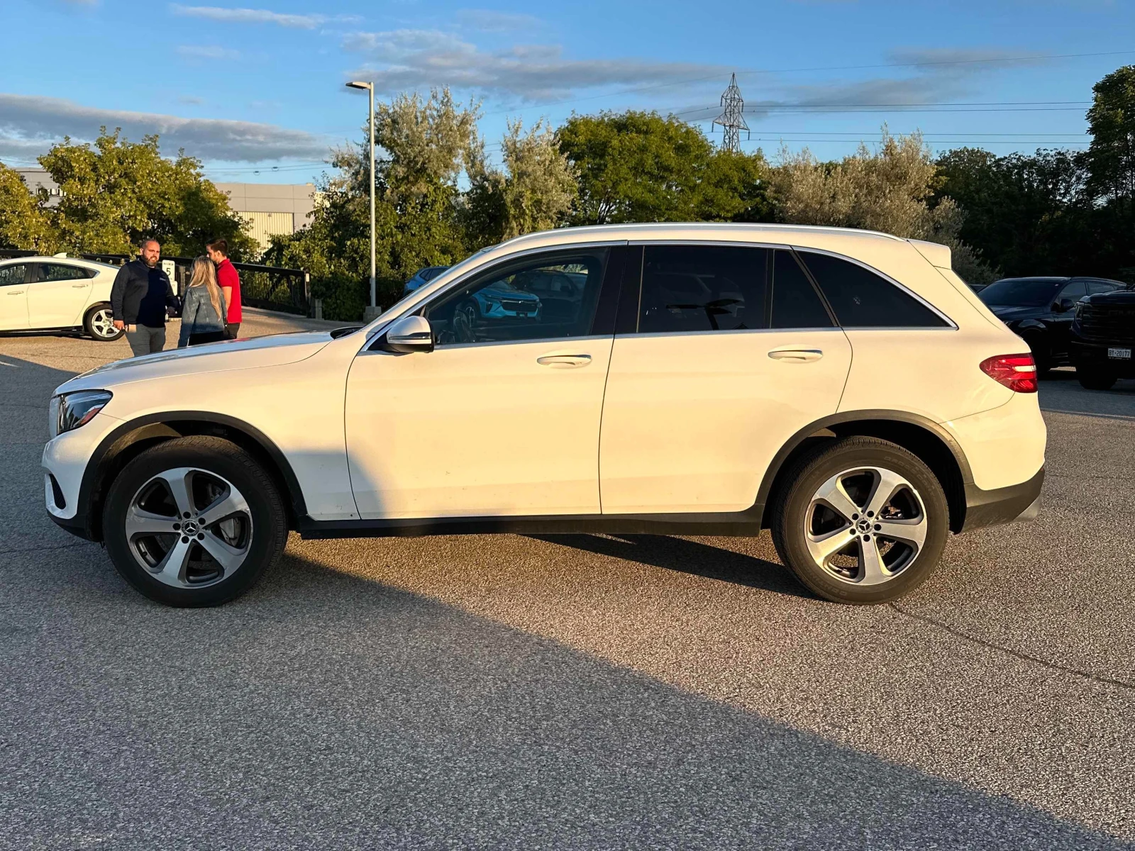 Mercedes-Benz GLC 300 * ЦЕНА ДО БЪЛГАРИЯ* (CARFAX) - изображение 4