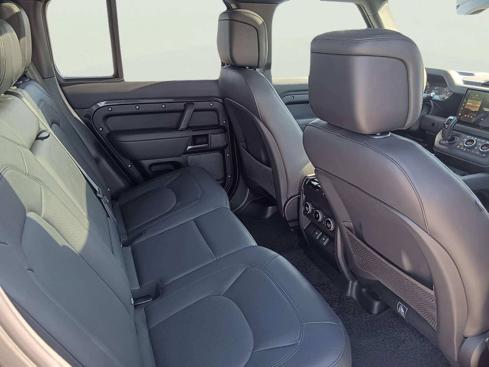 Land Rover Defender 5.0 V8 - изображение 9